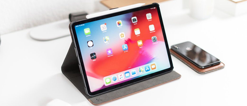 Кожаный чехол-книжка Woodcessories EcoFlip Black для iPad Pro 11" (2018)