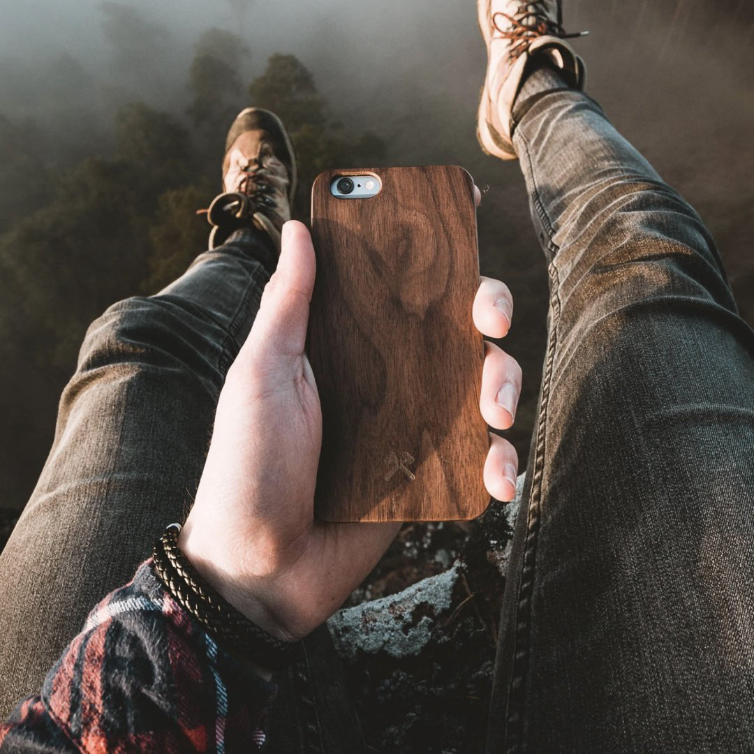 Деревянный чехол Woodcessories Ultra Slim Case Walnut для iPhone SE 3 | SE 2 | 8 | 7/8/SE 2020