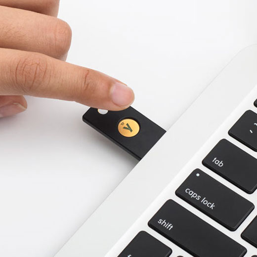 Электронный защитный FIDO ключ Yubico YubiKey 5 NFC