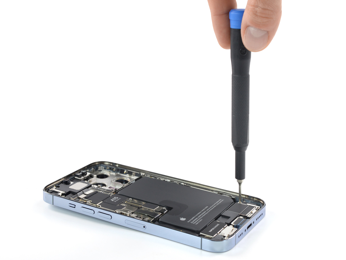 Заміна акумулятора iPhone 13 mini