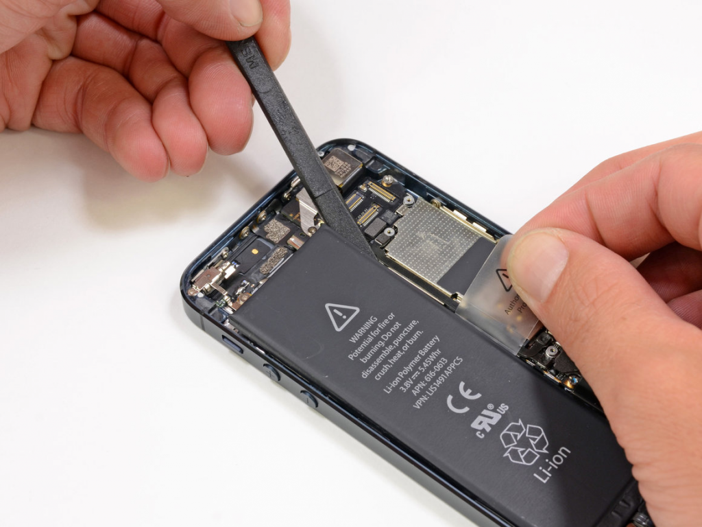 Замена аккумулятора iPhone SE