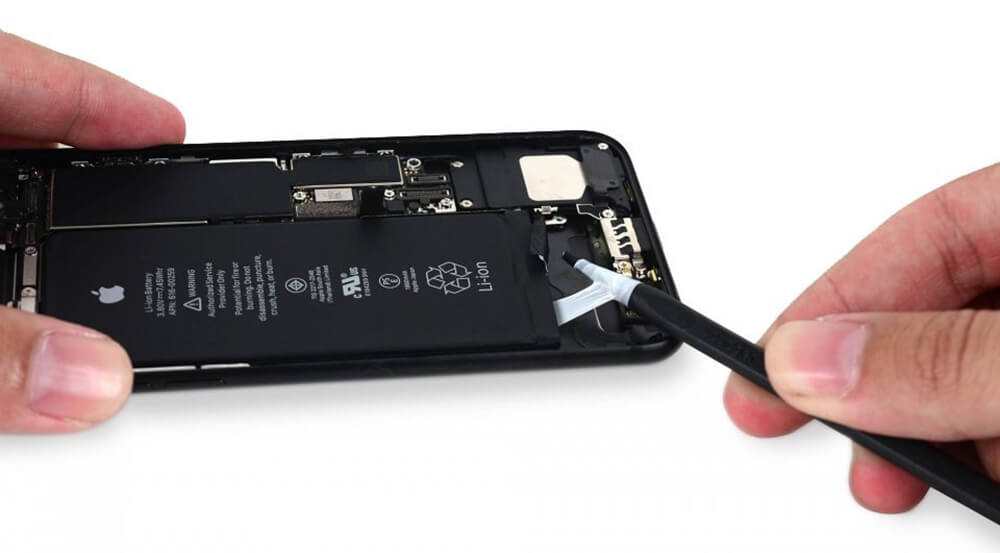 Заміна акумулятора iPhone SE 2 ( 2020) 