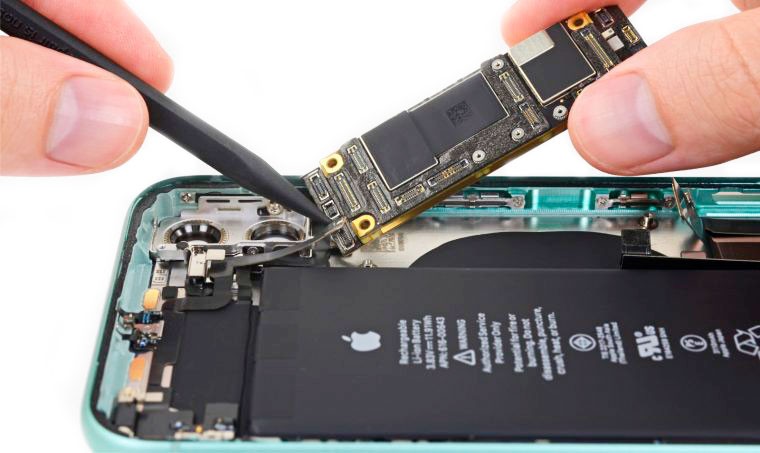 Замена материнской платы iPhone 11 Pro