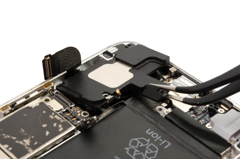 Заміна поліфонічного (нижнього) динаміка iPhone 5