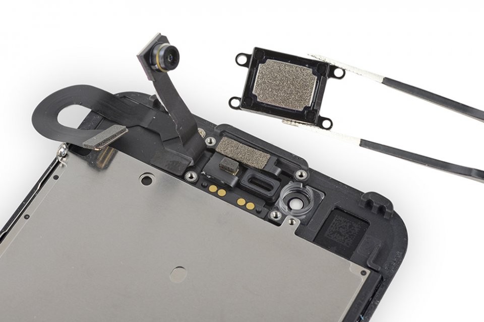 Заміна сітки голосового динаміка iPhone 5